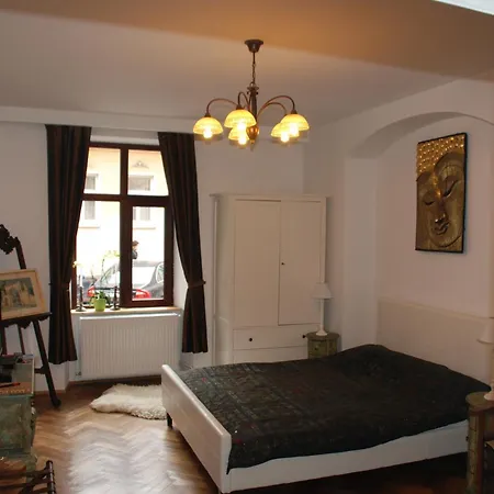 Apartment Versus Art *