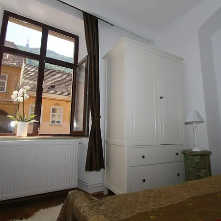 Appartamento Versus Art