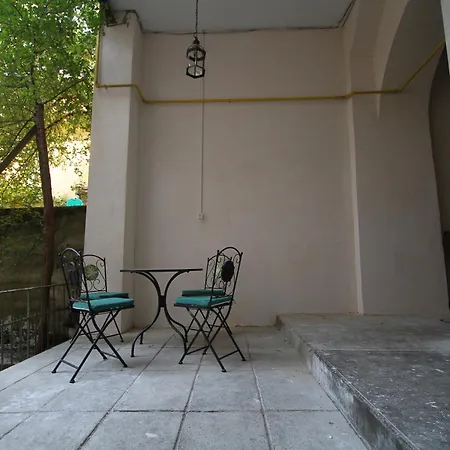 Apartment Versus Art