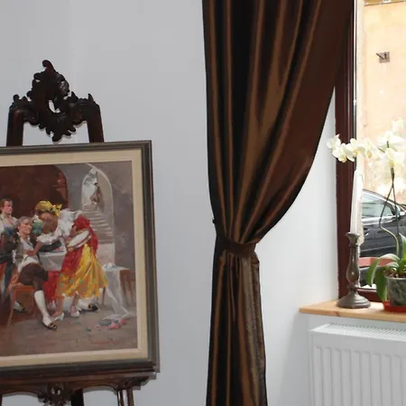 Apartment Versus Art