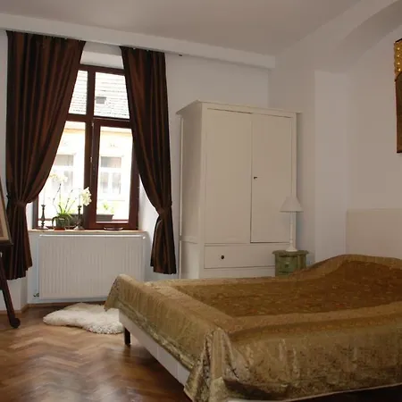 アパート Versus Art