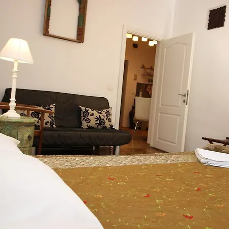 アパート Versus Art *