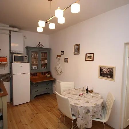 Apartment Versus Art *