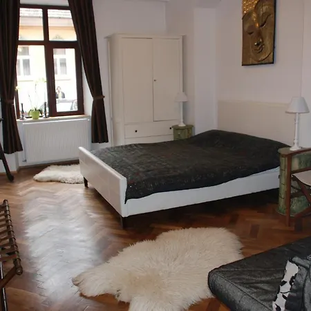 Apartment Versus Art *