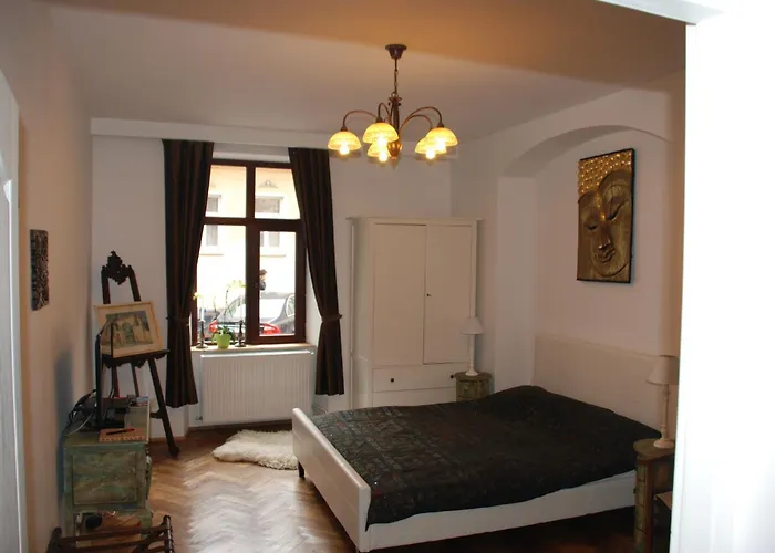 Apartment Versus Art *