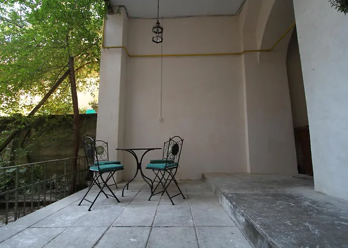 Apartment Versus Art