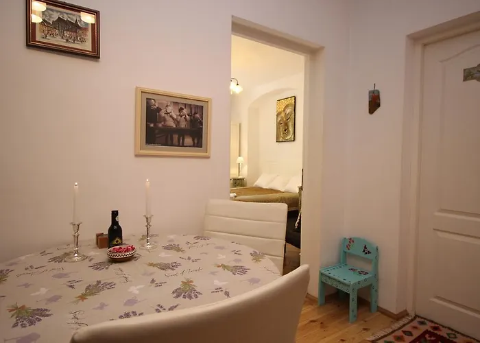 Apartment Versus Art *