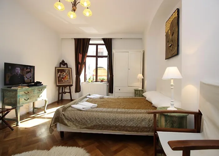 Apartment Versus Art *