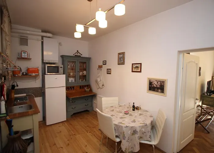 Apartment Versus Art *